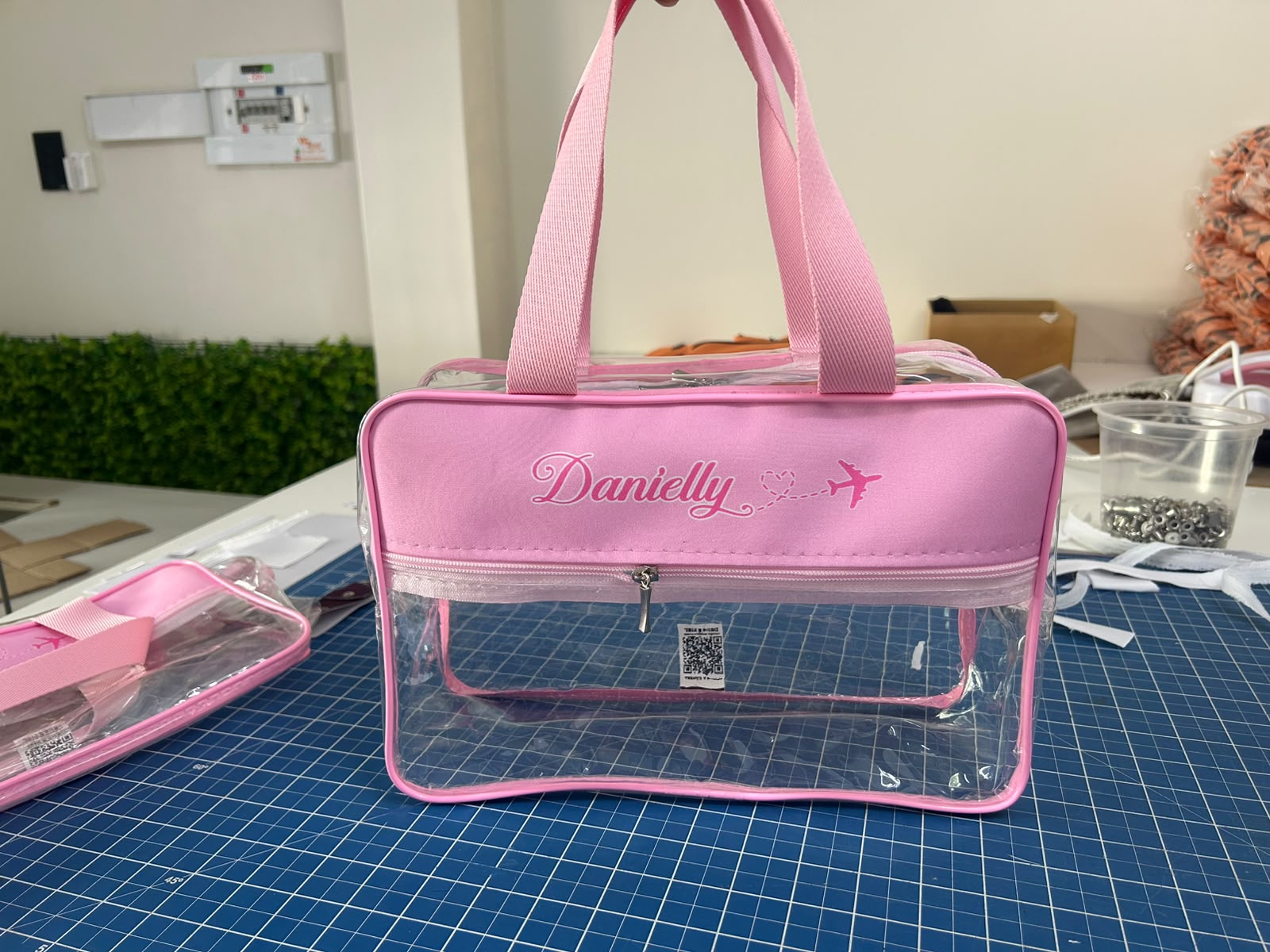 Nécessaire personalizada Danielly na oficina de costura, foto amadora